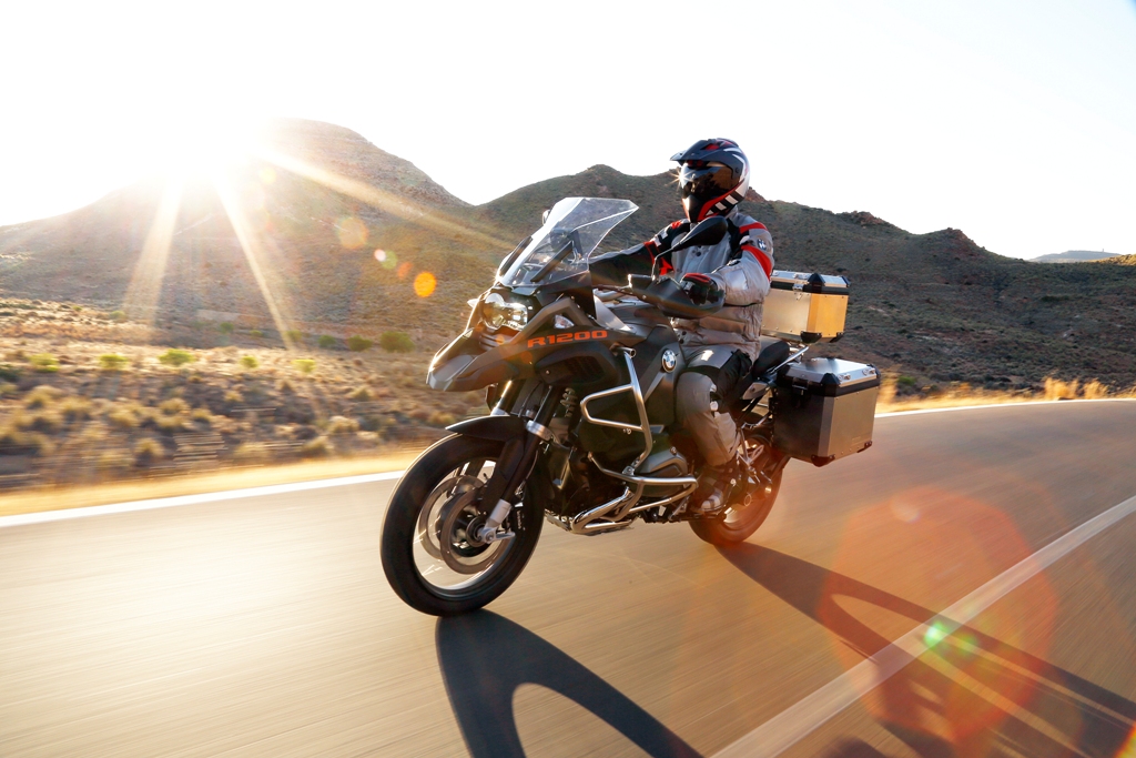 BMW Motorrad ed Alpinestars: insieme per gli airbag a gilet Tech-Air -  BMWpassion blog