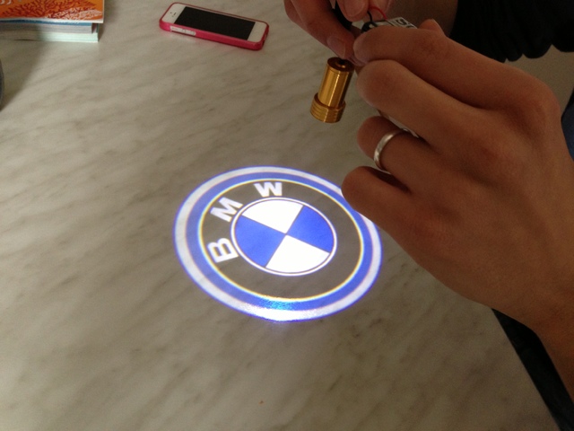 TUTORIAL - Installazione proiettori portiere logo BMW e led vano piedi |  BMWpassion forum e blog