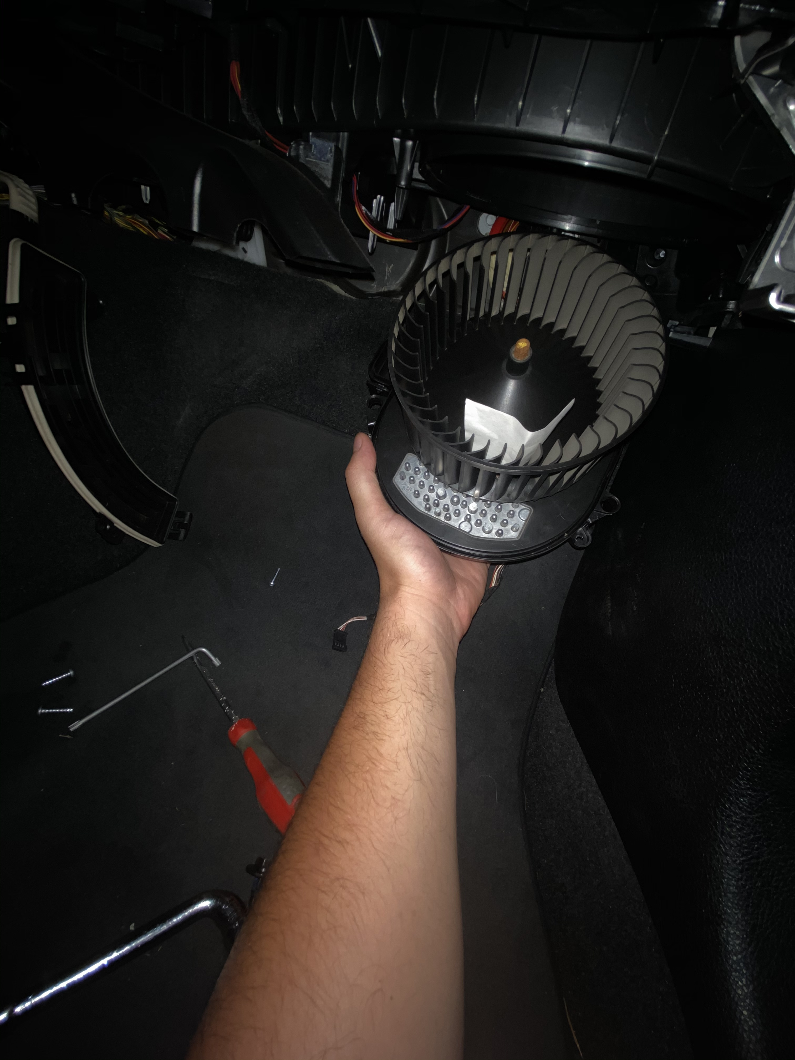 BMW Serie 1 F20/F21 - Tutorial ventilatore aria condizionata rumoroso |  BMWpassion forum e blog